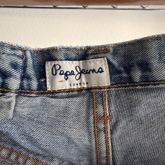 Light wash Pepe Jeans Denim Jean Jorts Shorts With Cool Leather Patches - Picture 6 of 6